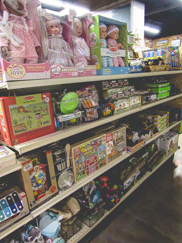 Pictures of random toys in slideshow